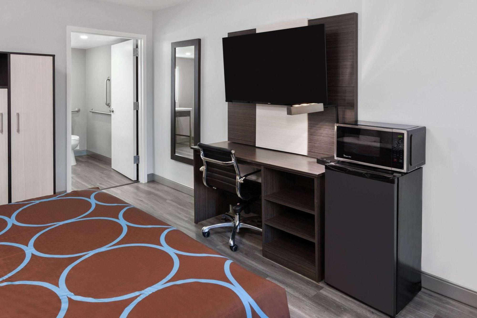 Super 8 By Wyndham Baltimore Northwest Exterior foto