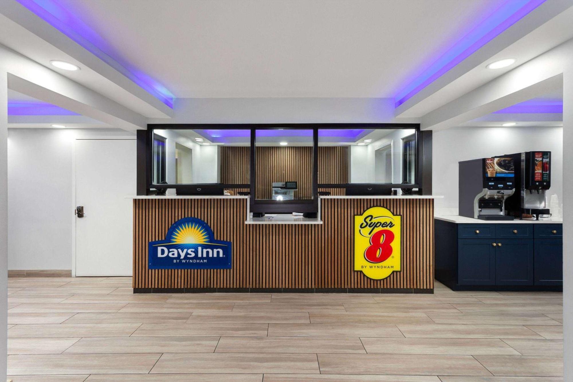 Super 8 By Wyndham Baltimore Northwest Exterior foto