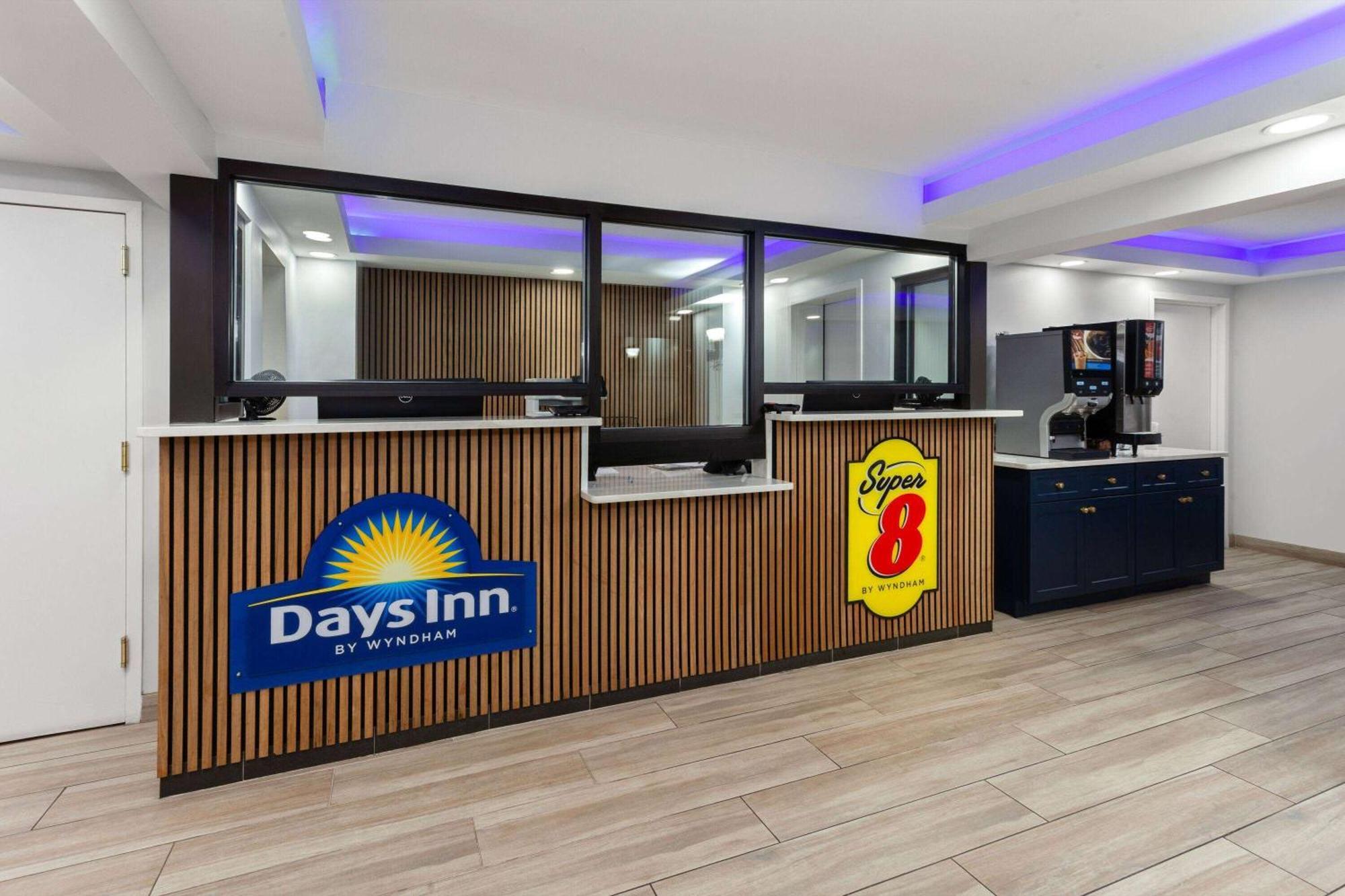Super 8 By Wyndham Baltimore Northwest Exterior foto